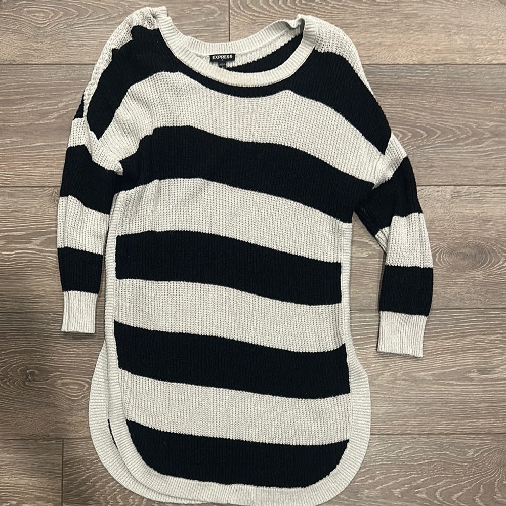 Love Tree Black and White Crew Neck Sweater